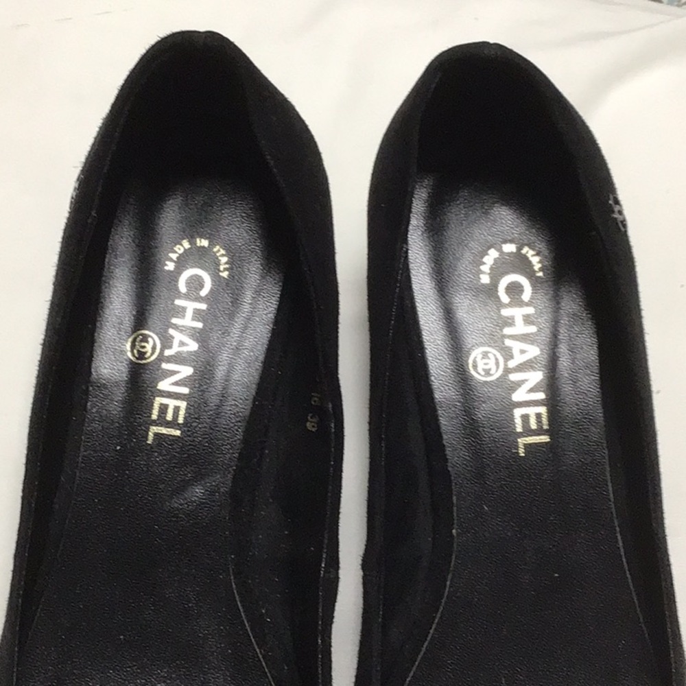 Chanel suede flats with pearls, size 39